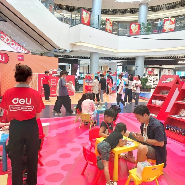 Hàng ngàn người tham gia sự kiện 'Tô Sắc Hè, Vẽ Trải Nghiệm' của văn phòng phẩm Deli tại Aeon Mall