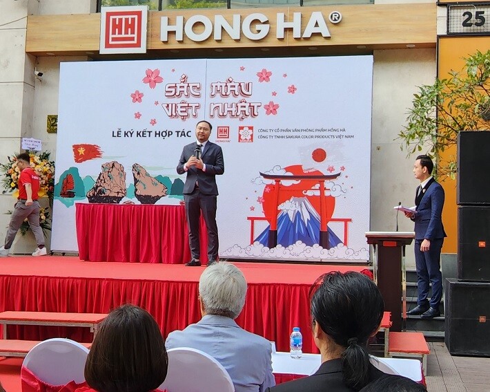 Văn phòng phẩm Hồng Hà hợp tác phân phối độc quyền sản phẩm Sakura Color. Văn phòng phẩm Hồng Hà hợp tác phân phối độc quyền sản phẩm Sakura Color.