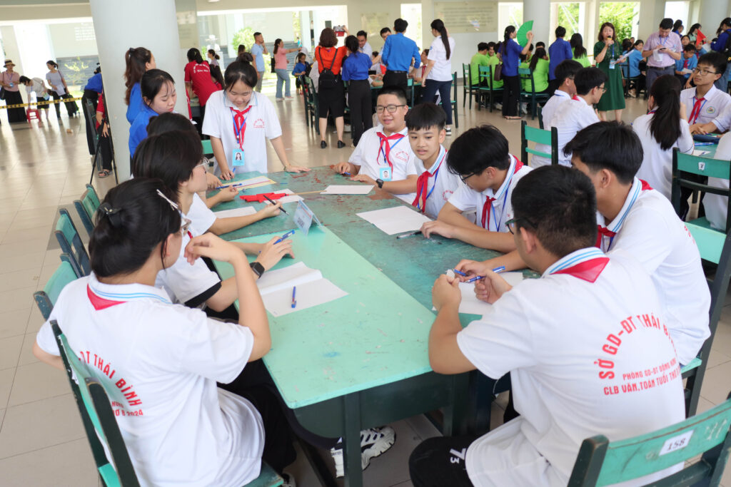 Hồng hà đồng hành cùng văn toán tuổi thơ 2024